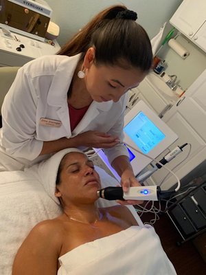 Oxygeneo - What makes OxyGeneo™ the new super-facial? Get the exfoliation benefits of microdermabrasion plus deep facial rejuvenation with the infusion of essential revitalizing nutrients and healing skin oxygenation from within. OxyGeneo™ treatments are suitable for all skin types – any ethnicity and pigmentation, sensitive skin, and even for those who keloid (scar) and couldn’t otherwise have abrasion treatments. Oxygeneo - What makes OxyGeneo™ the new super-facial? Get the exfoliation benefits of microdermabrasion plus deep facial rejuvenation with the infusion of essential revitalizing nutrients and healing skin oxygenation from within. OxyGeneo™ treatments are suitable for all skin types – any ethnicity and pigmentation, sensitive skin, and even for those who keloid (scar) and couldn’t otherwise have abrasion treatments.