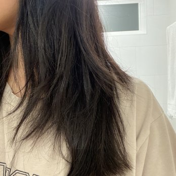 Stan Parente Salons - No blending of layers, too short top layer, choppy and blunt bottom layer. - Hair Salons Near Me - Bellevue, Washington Stan Parente Salons - No blending of layers, too short top layer, choppy and blunt bottom layer. - Hair Salons Near Me - Bellevue, Washington