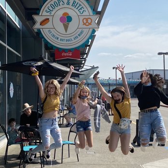 Scoops & Bites - Outside dining - Ice Cream & Frozen Yogurt Near Me - Bremerton, Washington