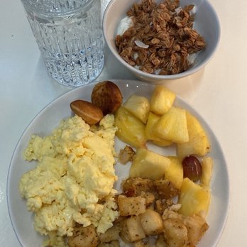Aspire Transborder US Lounge - Airport Lounges Near Me - Calgary, Alberta