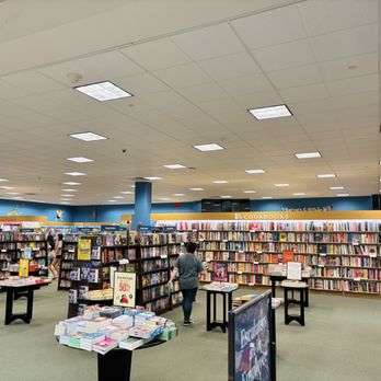 Barnes & Noble - Bookstores Near Me - Clifton, New Jersey
