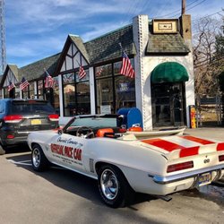 Broadway Tavern