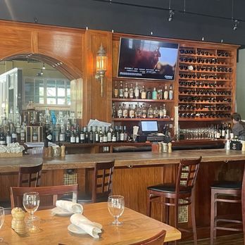 Crave Kitchen & Cocktails - New American Near Me - Mount Pleasant, South Carolina