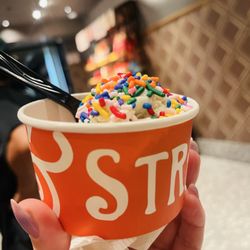 Salt & Straw - Classic Double Fold Vanilla and sprinkles