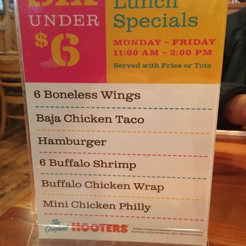 Hooters - American Near Me - Aurora, Illinois