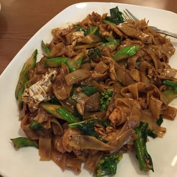 Bangkok Kitchen - Pad See Ew with chicken - Thai Near Me - Maumee, Ohio Bangkok Kitchen - Pad See Ew with chicken - Thai Near Me - Maumee, Ohio