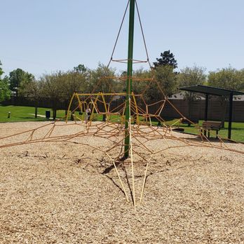 Meadow Lake Park - Rope climbing structure - Parks Near Me - Sugar Land, Texas