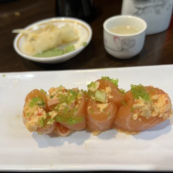 Sushi Queen - Salmon Bowl (4) - Japanese Near Me - Sterling, Virginia