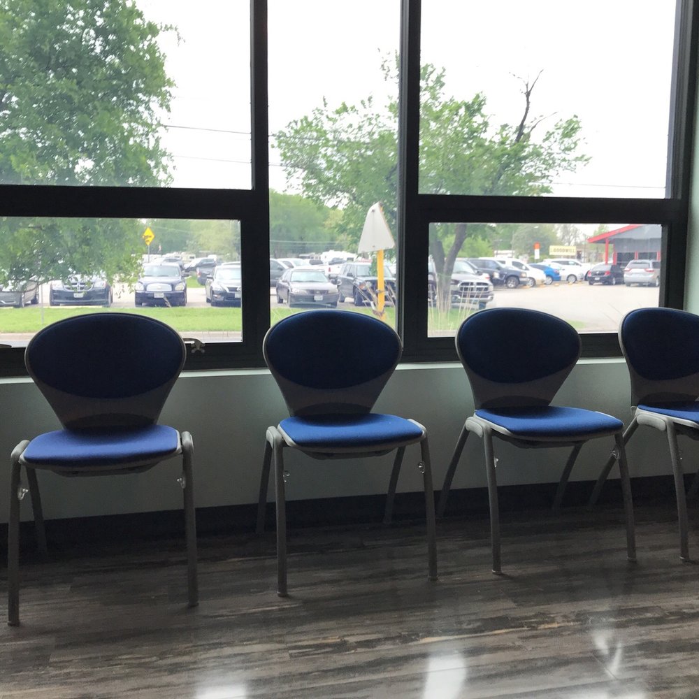 Juke Auto - Comfortable waiting area, but very cold. - Auto Repair Near Me - Austin, Texas