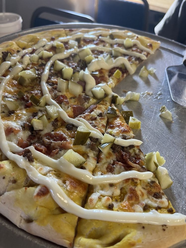 Frank & Marty's Pizza Logo