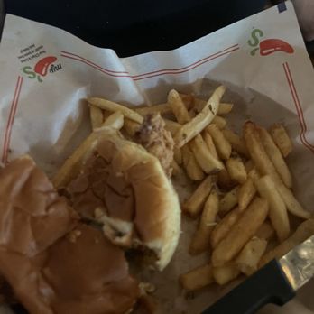 Chili's - Crispy Chicken Sandwich - Bars Near Me - York, Pennsylvania