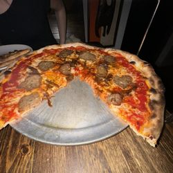 Brix & Rye - Red pie with meatballs, caramelized onions and garlic
