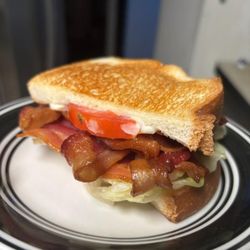 Wells Club Bar & Grill - BLT