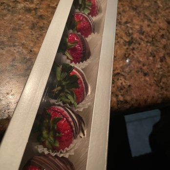 The Melting Pot - Chocolate covered strawberries - Fondue Near Me - Boca Raton, Florida The Melting Pot - Chocolate covered strawberries - Fondue Near Me - Boca Raton, Florida