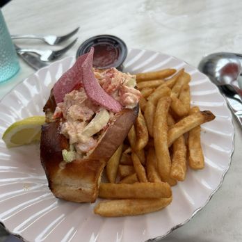 Pennyville Station - Lobster roll - New American Near Me - Park Ridge, Illinois
