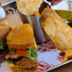 Tenafly Classic Diner - Crispy chicken sandwich