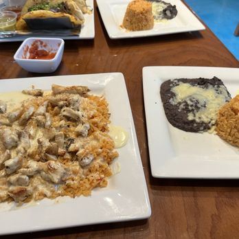 Mi Lindo San Blas - Arroz Con Pollo - Seafood Near Me - Lincoln Park, Michigan