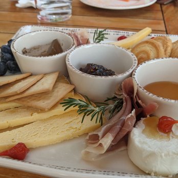 Fog Crest Vineyard - Wine Tasting Room Near Me - Sebastopol, California Fog Crest Vineyard - Wine Tasting Room Near Me - Sebastopol, California