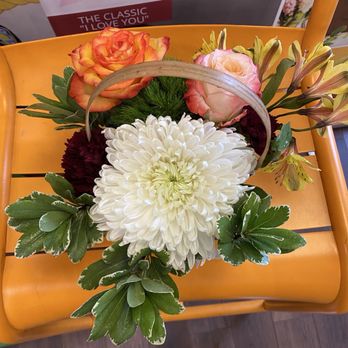 Flowers by Girlfriends - Bouquet basket - Floral Designers Near Me - Jersey City, New Jersey Flowers by Girlfriends - Bouquet basket - Floral Designers Near Me - Jersey City, New Jersey