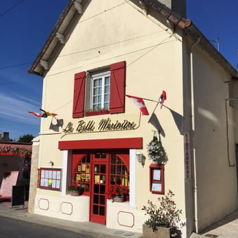La Belle Marinière - Delightful interior with comfortable seating and lovely picture window to courtyard. - French Near Me - Grandcamp-Maisy, 14 La Belle Marinière - Delightful interior with comfortable seating and lovely picture window to courtyard. - French Near Me - Grandcamp-Maisy, 14