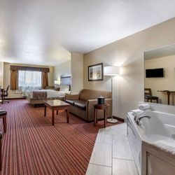 Best Western Plus Sparta Trail Lodge - Jacuzzi King