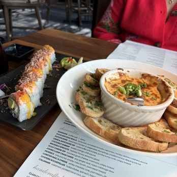 Tiburon Coastal Cuisine - Sweet Caroline Sushi Roll & Spinach & Artichoke Dip - Seafood Near Me - Fishers, Indiana
