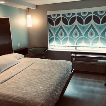 Tru by Hilton Madison West - Modern single room - Hotels Near Me - Madison, Wisconsin