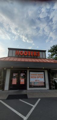 Hooters by null