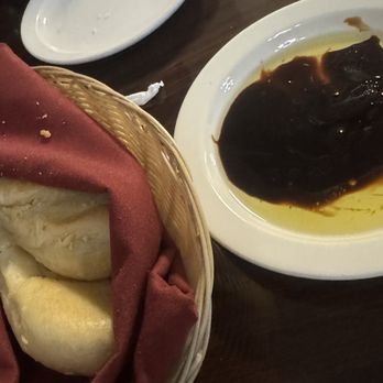 Il Chianti Italian - Bread with balsamic vinaigrette on the side - Italian Near Me - Las Vegas, Nevada