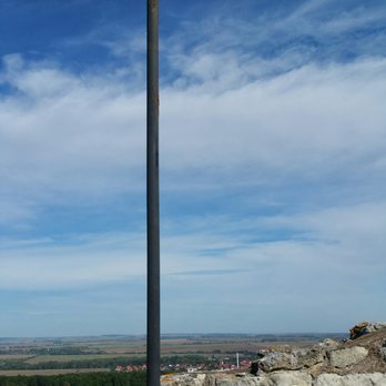 Burg Gleichen - Fahne auf dem Bergfried - Gas Stations Near Me