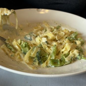 Villa Nigrelli - Fettuccine Alfredo with Broccoli - Italian Near Me - Hopewell Junction, New York
