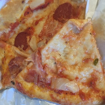 Da Cimino - Completely inedible and disgusting.  I have no plans to go back to a place that takes such little pride in itself. - Pizza Near Me - Frankfurt Am Main, HE