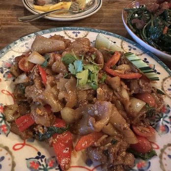 Saranrom Thai - Thai Near Me - Elmhurst, New York