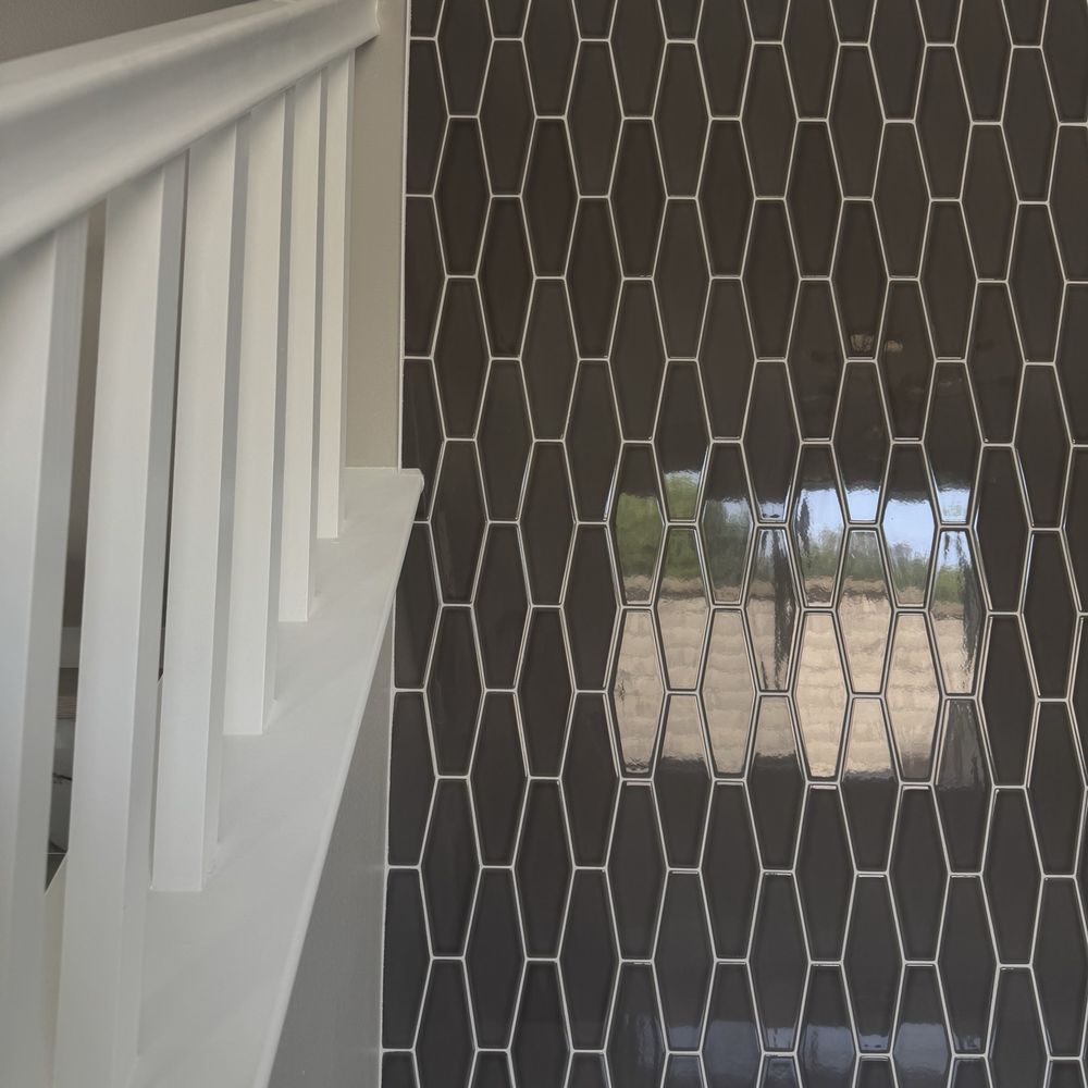 Luis Duque Stone - Difficult cut around stairway trim - Countertop Installation Near Me Luis Duque Stone - Difficult cut around stairway trim - Countertop Installation Near Me