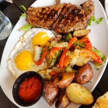 Mom's Kitchen & Bar - Bars Near Me - Astoria, New York Mom's Kitchen & Bar - Bars Near Me - Astoria, New York