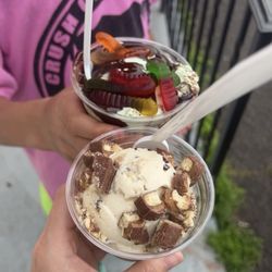 The Main Freeze - Death by Mint + Vanilla bean with fudge & gummy worms. Chocolate chip cookie dough + vanilla bean with Twix pieces