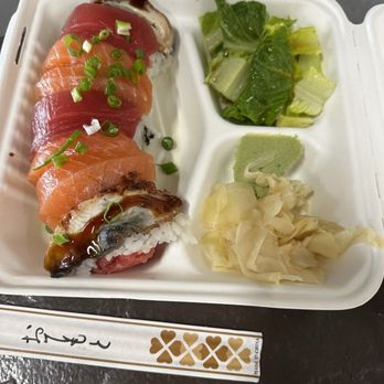 Makoto Sushi - The Gold fish roll - Sushi Bars Near Me - Aiea, Hawaii Makoto Sushi - The Gold fish roll - Sushi Bars Near Me - Aiea, Hawaii