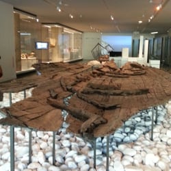 Le Jardin des Vestiges - Une des embarcations antiques exposée