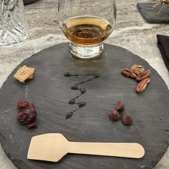 Fresh Bourbon - Tasting pairings - Distilleries Near Me - Lexington, Kentucky Fresh Bourbon - Tasting pairings - Distilleries Near Me - Lexington, Kentucky