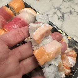 O2 Sushi - Fat and skin filled salmon roll