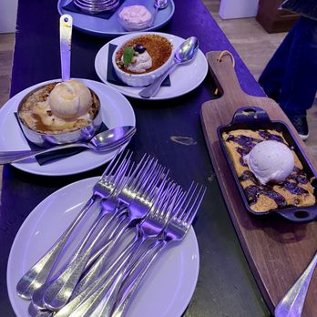 1776 Morristown - Pumpkin Crème Brûlée, Apple Brioche Bread Pudding and Cookie Skillet - Bars Near Me - Morristown, New Jersey