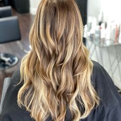 Lehcar Láuren Salon