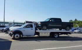Seattle's Go-To Towing Company! - Rapid Roadside Runner is a locally owned and operated towing company that you can trust with all
of your roadside assistance needs. When a customer chooses us, they receive fair pricing and
efficient service provided by an honest, dedicated and local towing company