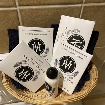 Hotel Vienna - Vanity packs, bath herbs, lotion and cosmetic clothes - Hotels Near Me - Windham, New York