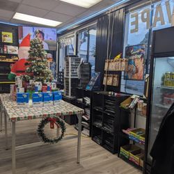 Six Fifty Skyline Smokeshop - Holiday Deco, with Great People! + Vibes?