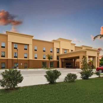 Hampton Inn Beeville - Exterior - Hotels Near Me - Beeville, Texas