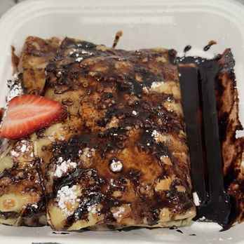 Café Crêpe Mammoth - Strawberry crepes with chocolate sauce. - Cafes Near Me - Mammoth Lakes, California Café Crêpe Mammoth - Strawberry crepes with chocolate sauce. - Cafes Near Me - Mammoth Lakes, California