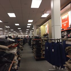 Kohl's - Kohl's of Mansfield -- Mansfield Crossing : 280 School Street, Mansfield               Interior