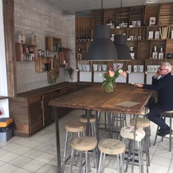 Coffee Synergia Dobre Miejsce - Sitting area by entrance