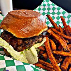 JLB Eatery - Bacon Avocado Burger